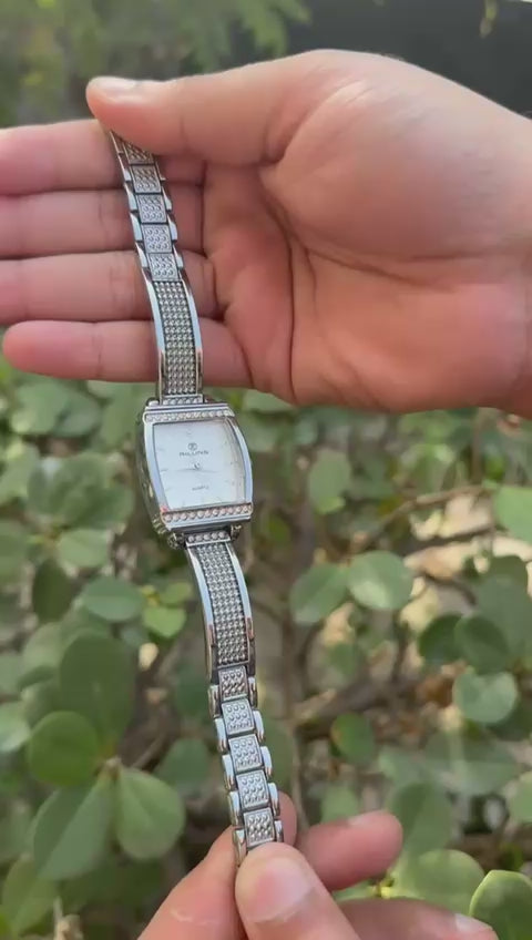 Riluns Quartz Silver Crystal Watch – Elegant Square Dial Diamond-Style Timepiece for Women